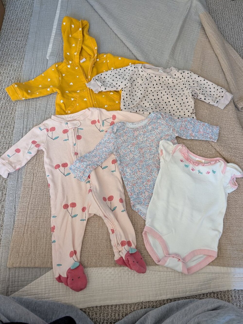 Bundle of 5 baby tops/onesies, 3-6M